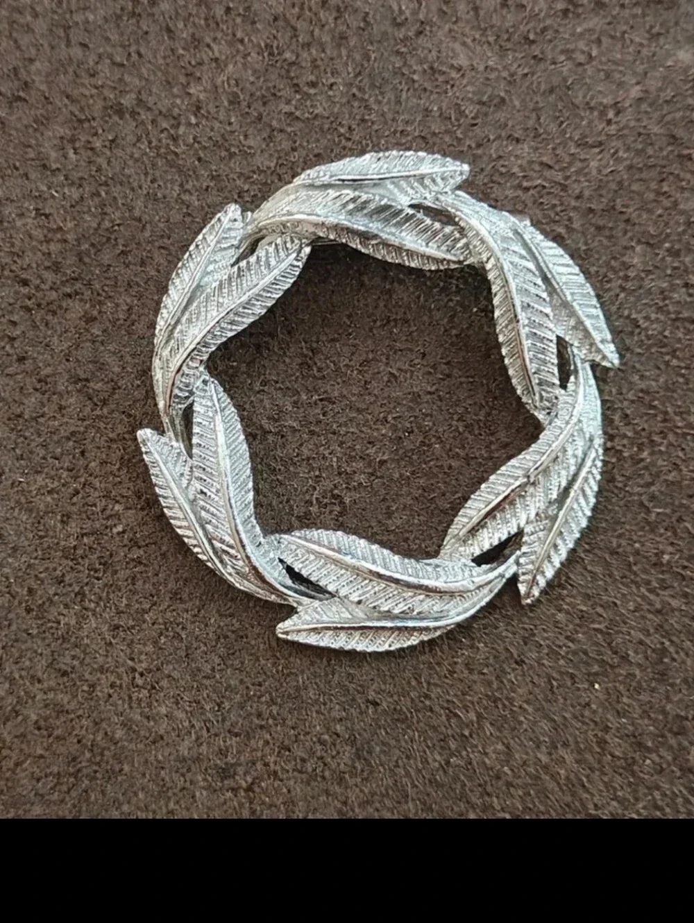 1960s Signed Gerry's Silver Tone Circle Leaf Textured Pin Brooch